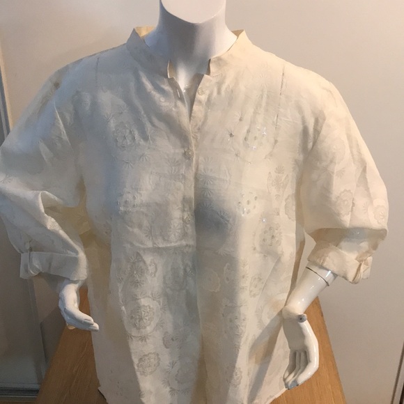 Blouse size 3X, cream colour, three quarter sleeves. - Picture 4 of 6